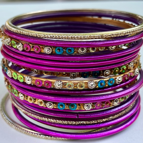 Mixed Bundle of Thin Metal Bangles in Magenta and Gold - Picture 4 of 5